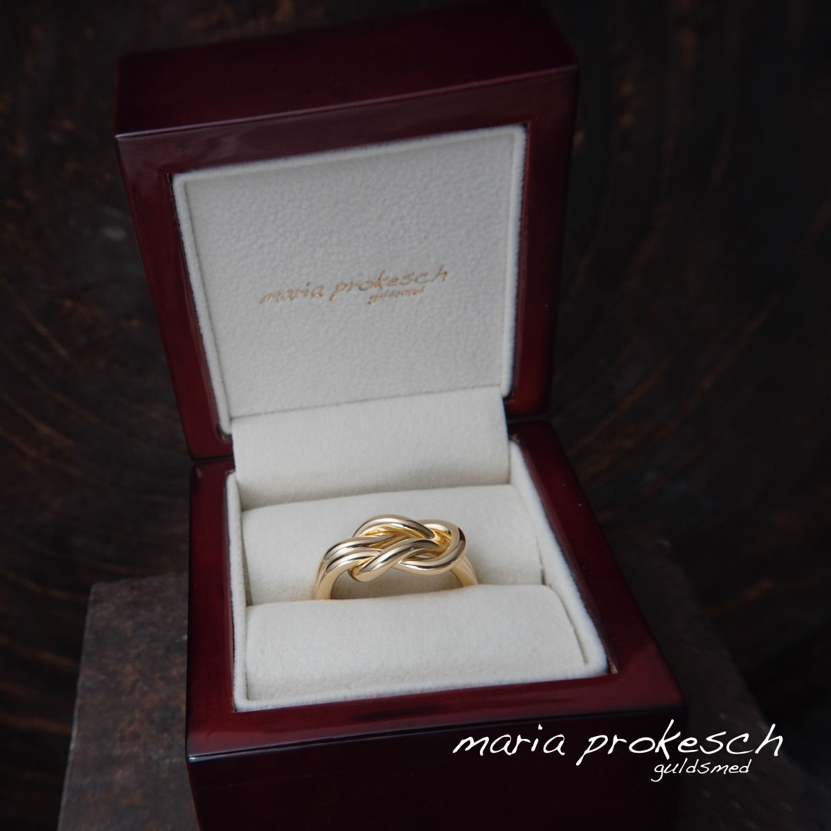 Gave til manden der har alt. Guldring som et personligt smykke. 